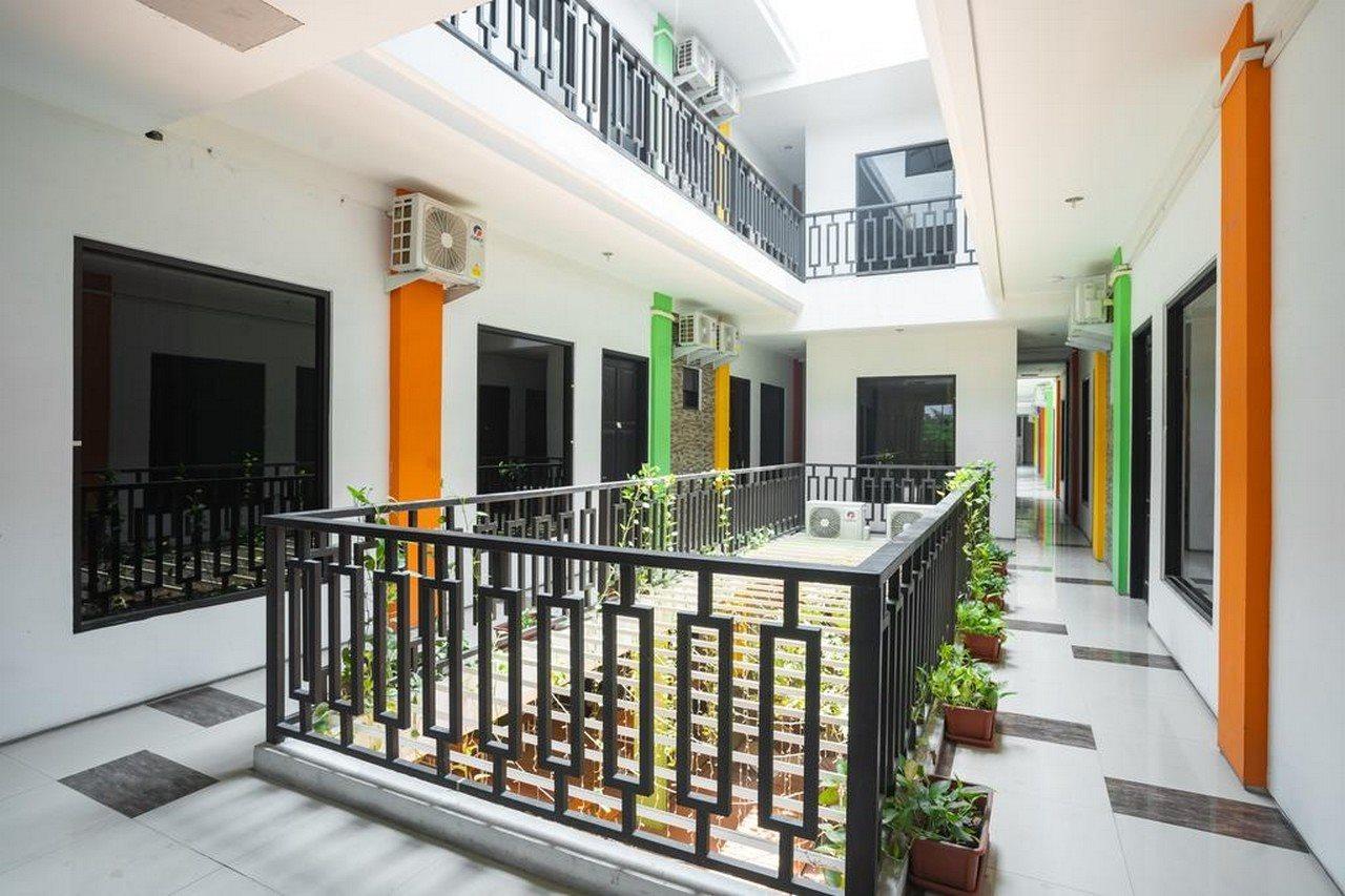 Oyo Flagship 1575 Urban 18 Hotell Surabaya Exteriör bild