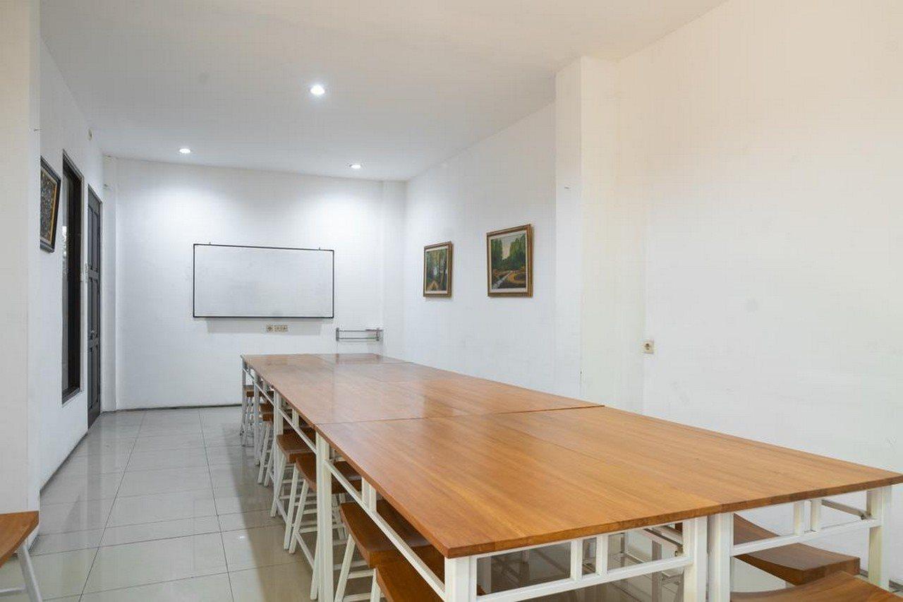 Oyo Flagship 1575 Urban 18 Hotell Surabaya Exteriör bild