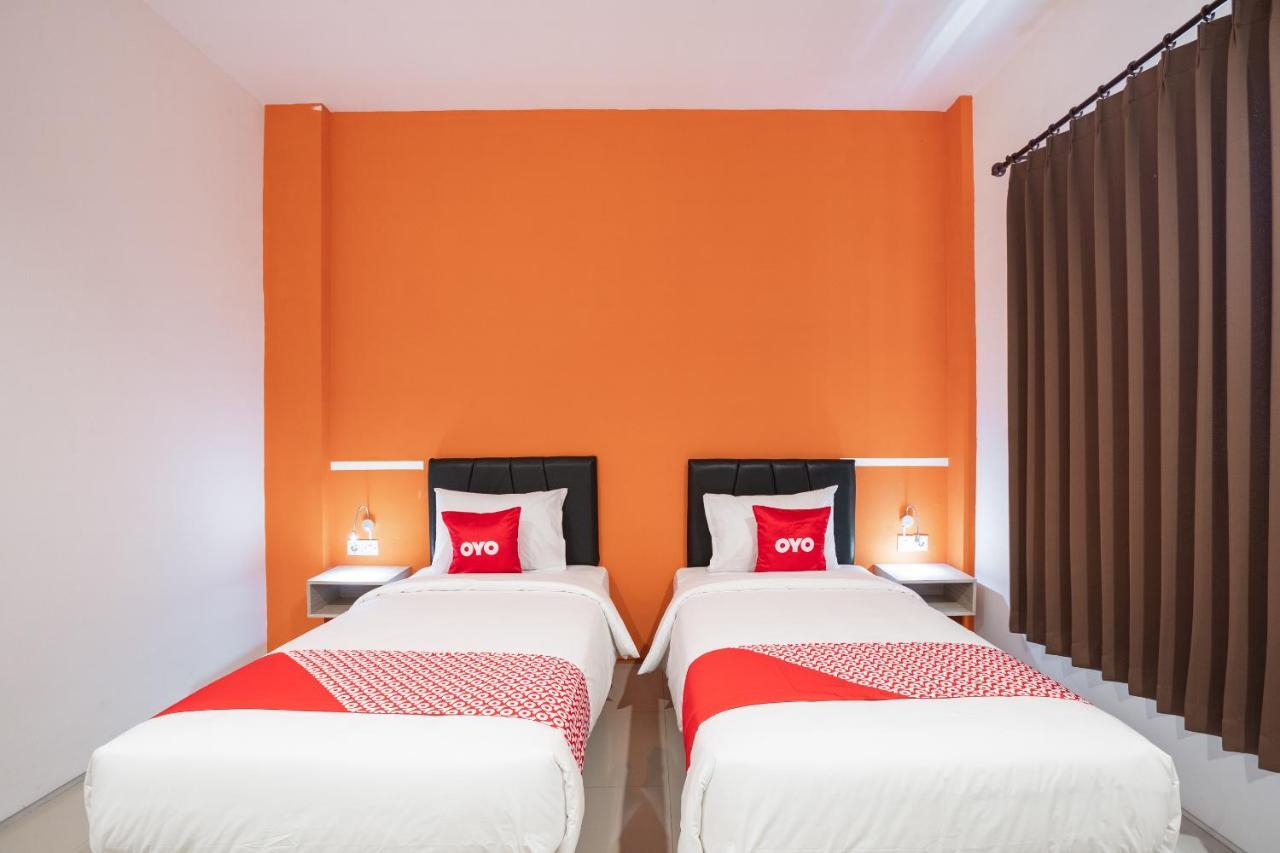 Oyo Flagship 1575 Urban 18 Hotell Surabaya Exteriör bild