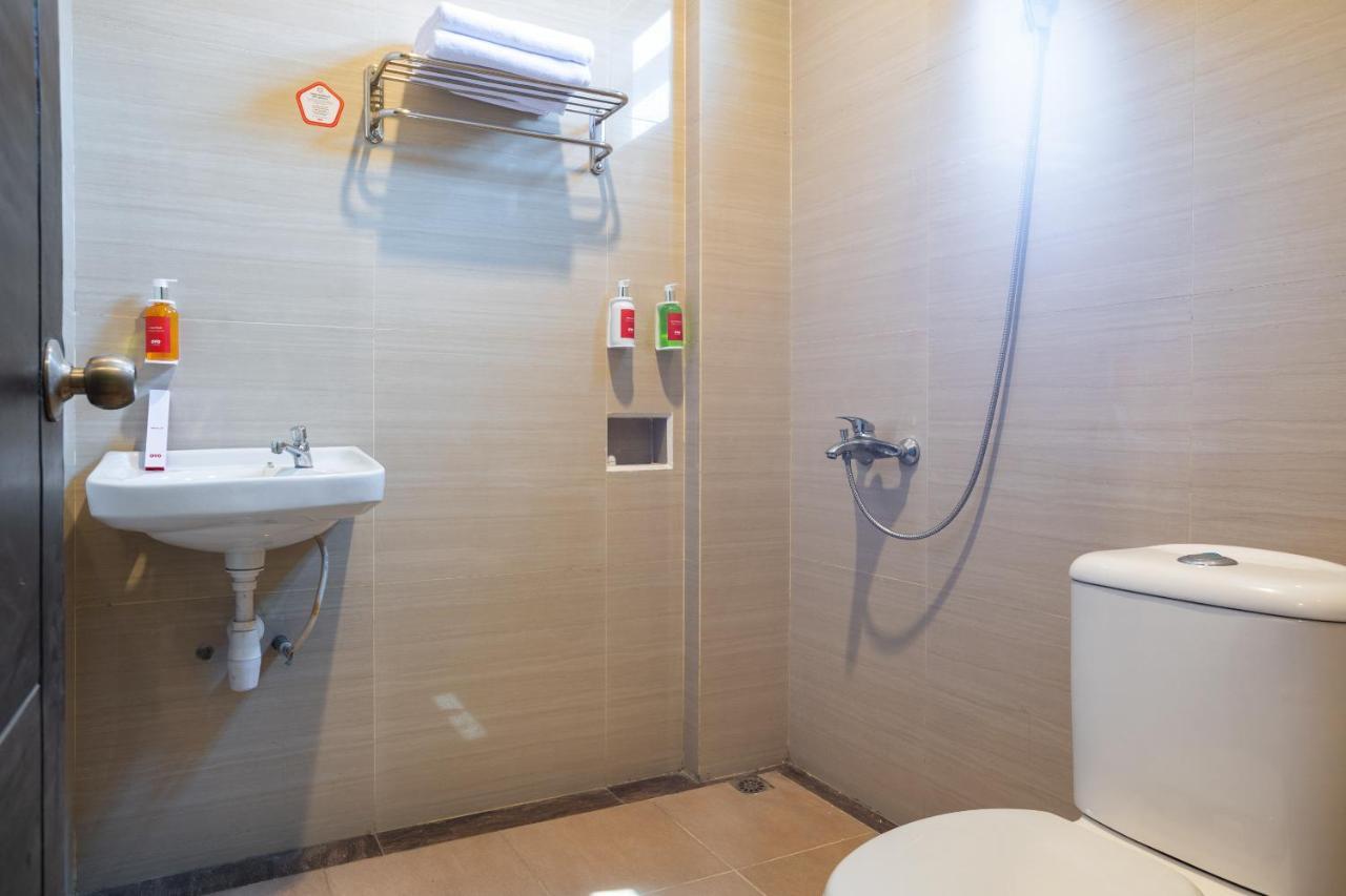 Oyo Flagship 1575 Urban 18 Hotell Surabaya Exteriör bild