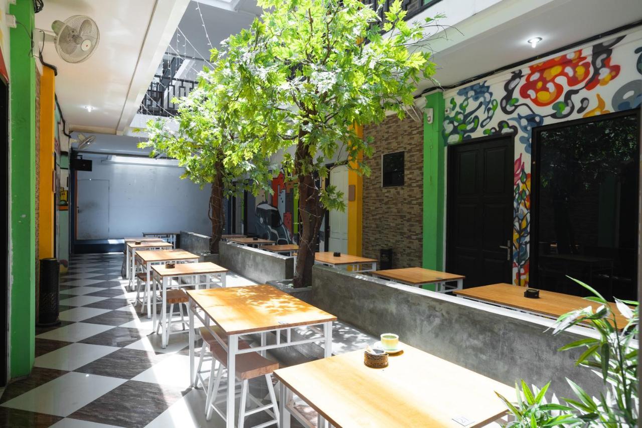 Oyo Flagship 1575 Urban 18 Hotell Surabaya Exteriör bild