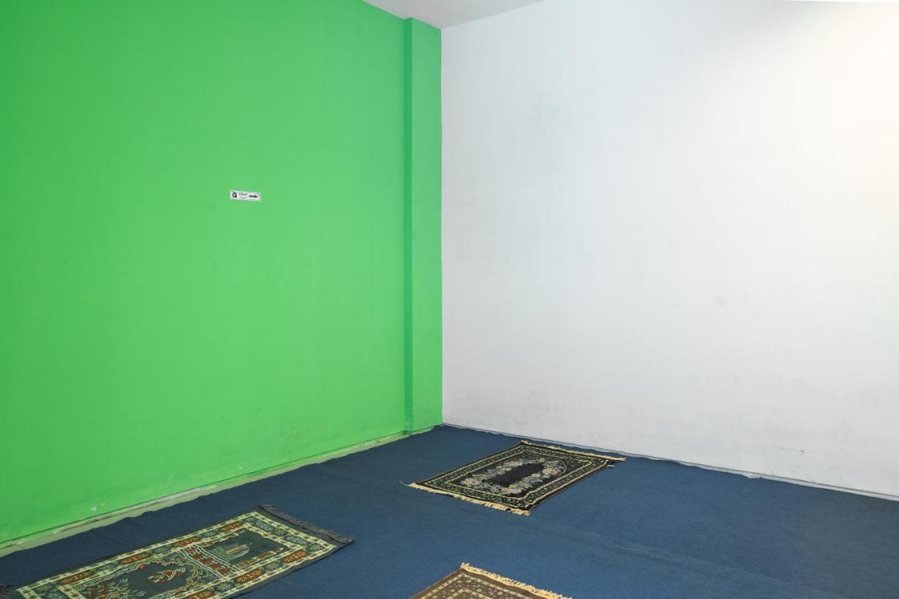 Oyo Flagship 1575 Urban 18 Hotell Surabaya Exteriör bild