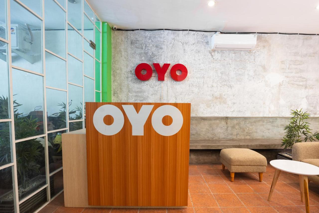 Oyo Flagship 1575 Urban 18 Hotell Surabaya Exteriör bild
