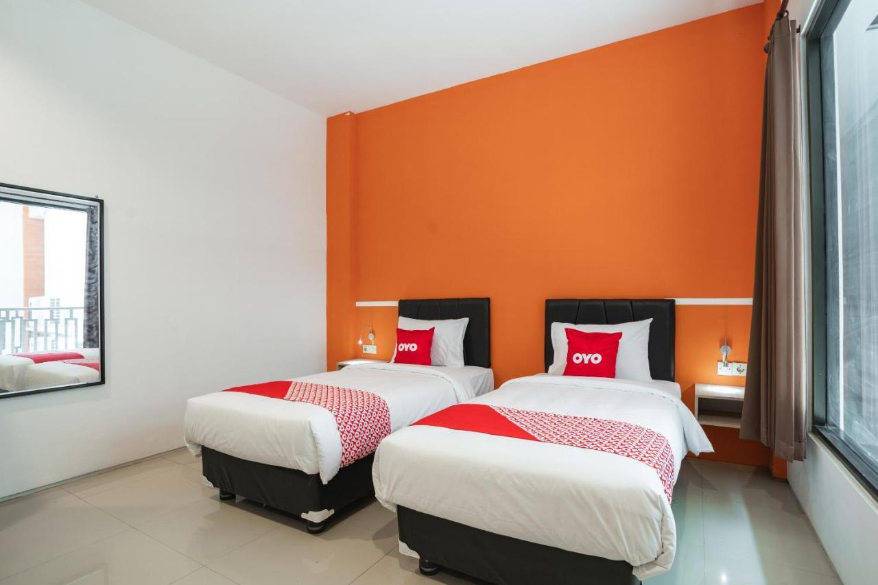 Oyo Flagship 1575 Urban 18 Hotell Surabaya Exteriör bild