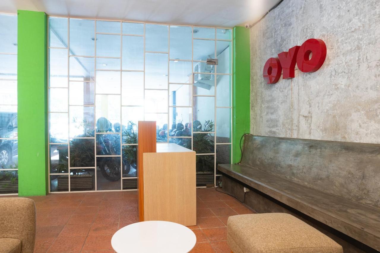Oyo Flagship 1575 Urban 18 Hotell Surabaya Exteriör bild